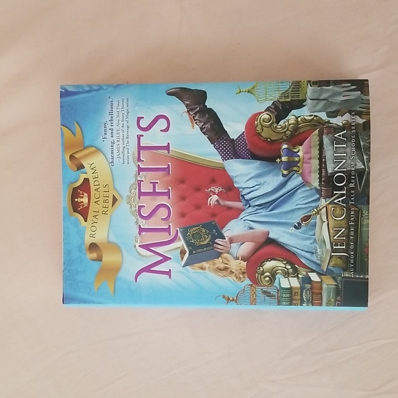 Misfits: Book by Jen Calonita - Picture 1 of 5